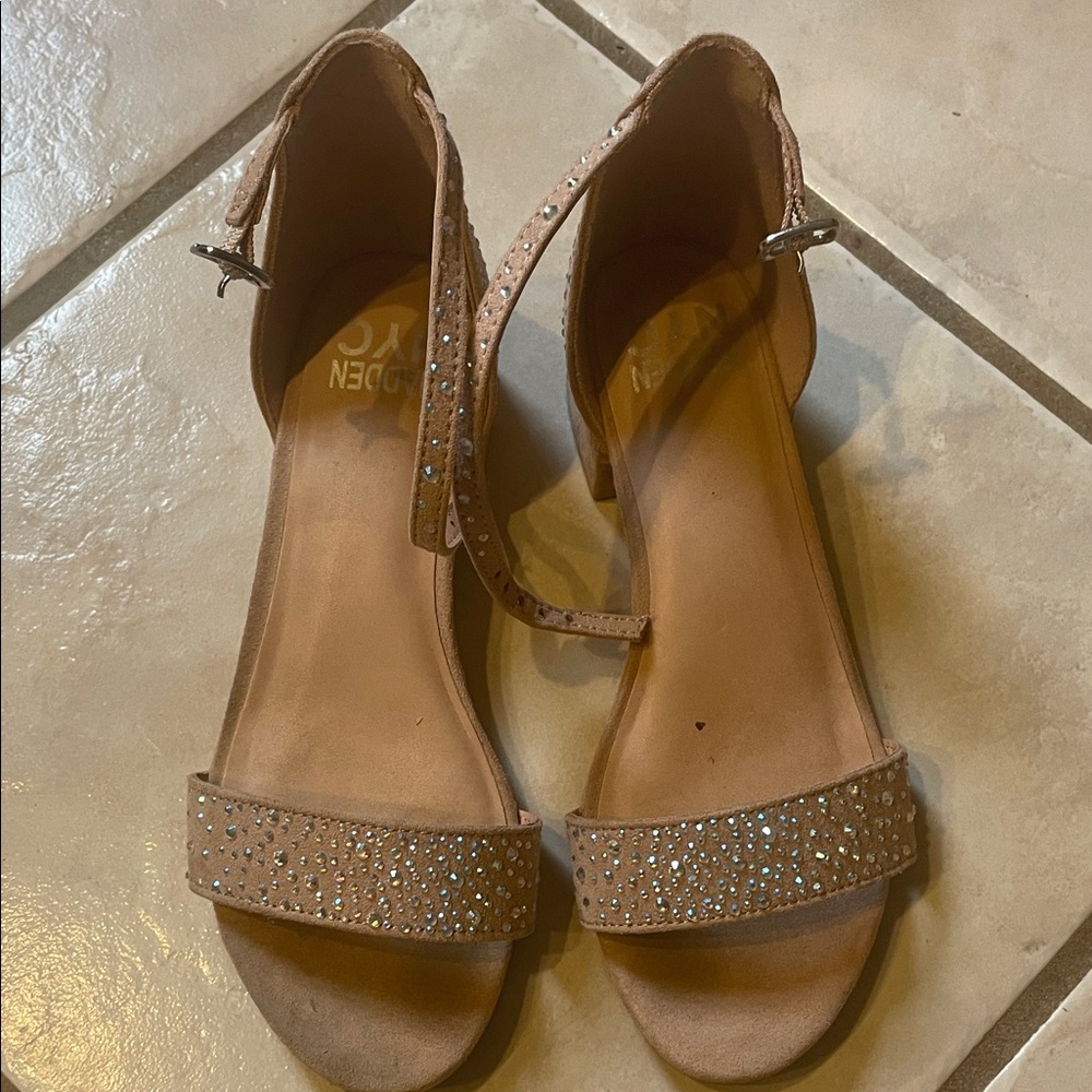 Women/Big Girls Elegant Tan Sandals with Rhinestones size 3